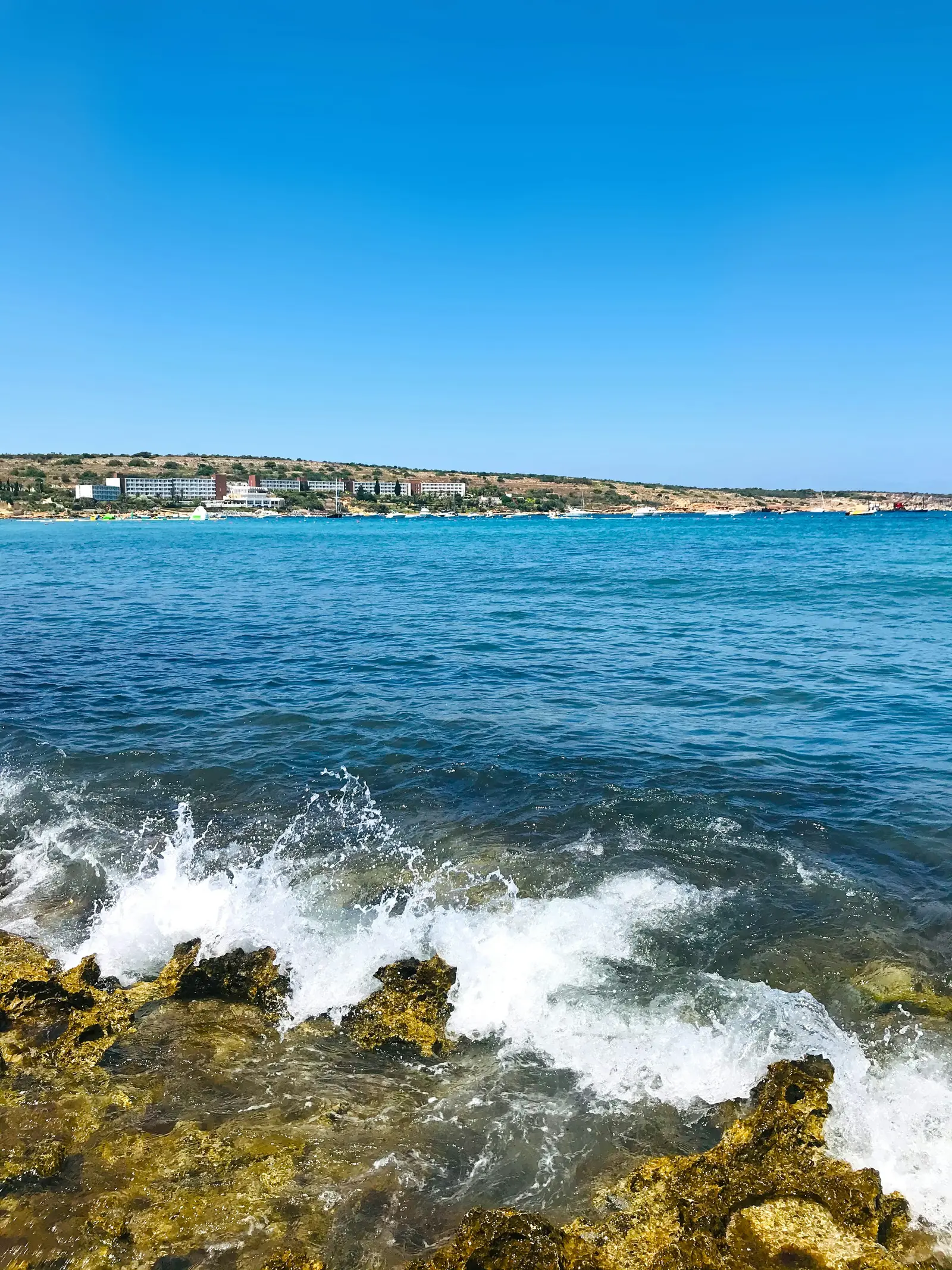 Medelhavet vid Għadira Bay i Mellieħa